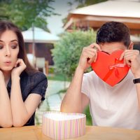 Waarom kosten datingsites geld